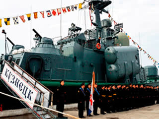 Сергей Златогорский поздравил команду катера «Кузнецк» с Днем Балтийского флота 
