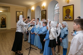 Детский архиерейский хор на службе в храме святителя Митрофана Воронежского. 10 мая 2015 года