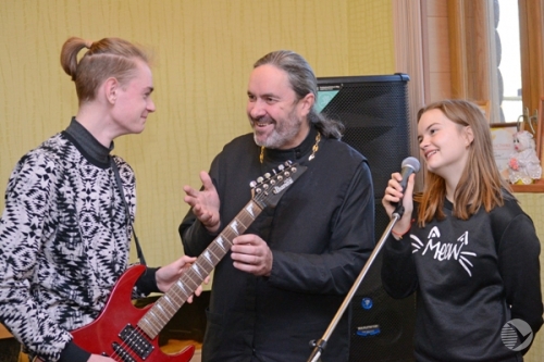 В Кузнецке группа настоятеля церкви поет хиты «Арии» и «Сектора газа»