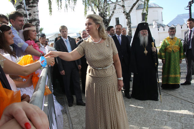 Светлана Медведева радушно приветствовала гостей праздника