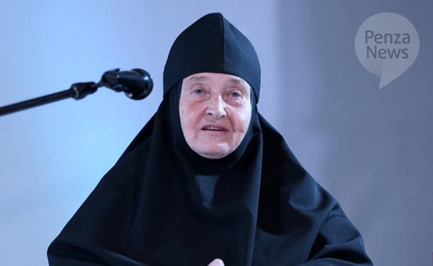 В Пензе монахиня София побеседовала с педагогами о духовности