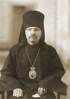 Епископ Фаддей (Успенский). Фото из семейного архива его сестры Нины Васильевны Гуляевой (http://www.ourbaku.com)