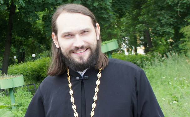 Отец Павел Колесников: «Если просто ограничивать себя в еде — кому в этом польза?» Пасхальное интервью