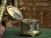 Частица мощей Иова Почаевского, хранящаяся в домовой церкви архиепископа, с минувшего вечера находится в Покровском соборе