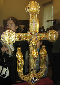 Этот  уникальный крест хотят увидеть не только новгородцы.
