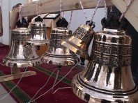 Семь бронзовых колоколов, самый тяжелый из которых весит 135 килограммов, отныне станут настоящим украшением храма