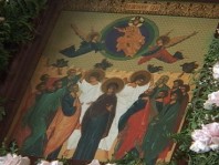 Иконография Вознесения всегда едина - 12 апостолов с Богородицей в центре