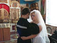Церемония венчания не отличалась от тех, что проходят на воле, в православных церквях. Так же звучали слова - 