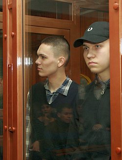 Артуру Рыно (на фото слева) и Павлу Скачевскому дали за убийства всего 10 лет.