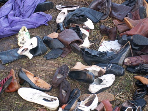 Жители Новосибирска три дня собирали одежду и обувь, но груз так и не дошел до адресатов