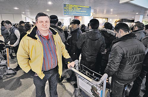 Дмитрий Бурыкин не смог сдержать слез, когда через год снова оказался на месте взрыва.