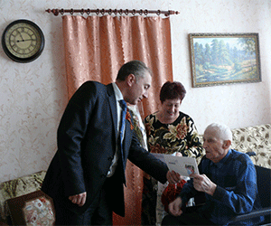 Глава администрации Сергей Златогорский поздравил ветерана с 95-летием