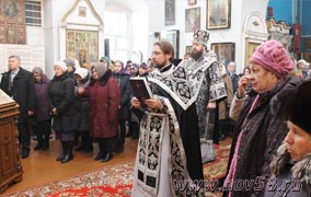 Владыка Серафим совершил литургию в церкви села Русский Камешкир