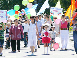 День защиты детей в Кузнецке открыл  парад многодетных семей