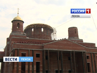 На Спасский кафедральный собор Пензы установлены купола