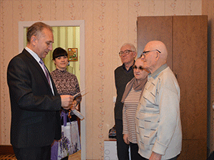 Глава администрации Сергей Златогорский поздравил ветерана с 90-летием