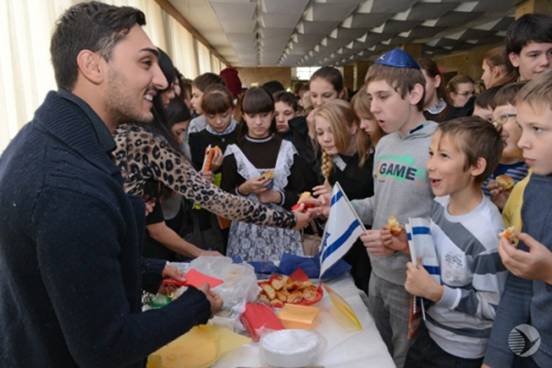 В Пензе посетителей Дома молодежи накормили гатой и перемячами
