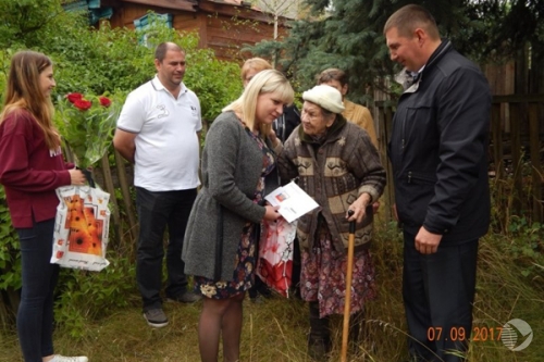 В Пензе 95-летняя юбиляр лично встретила чиновников на улице
