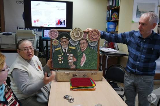 В Пензе пенсионерка делает объемные картины из опилок