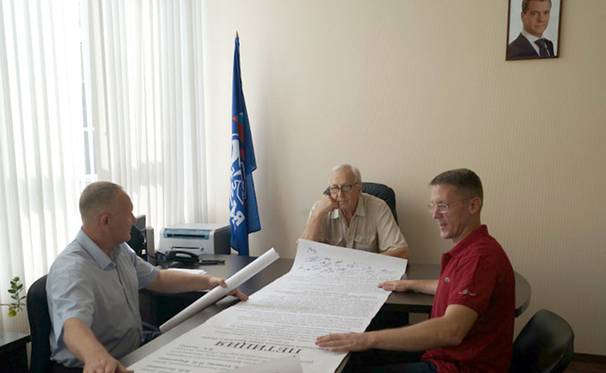 «Единая Россия» получила двухметровую петицию от пензенцев по поводу пенсионной реформы