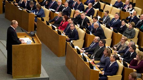 Владимир Путин на пленарном заседании в Госдуме